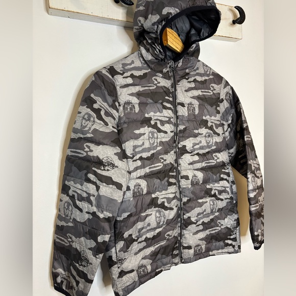 GAP Star Wars Gray Camouflage Hooded Puffer Jacket - Picture 11 of 11